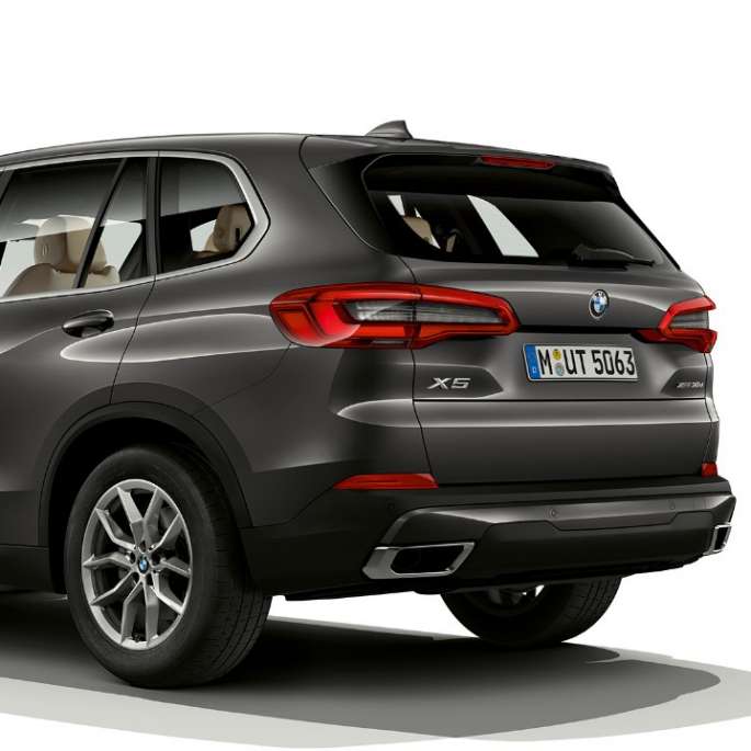Põhimudel, BMW X5 xDrive30d, 3/4 tagantvaade Põhimudel, BMW X5 xDrive30d G05 2018 toonis Sophisto Grey Brilliant Effect metallik, 3/4 tagantvaade