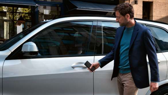 Digitaalne võti, BMW X5 Mees avab BMW X5 nutitelefoni ja digitaalse võtme abil, G05 2018