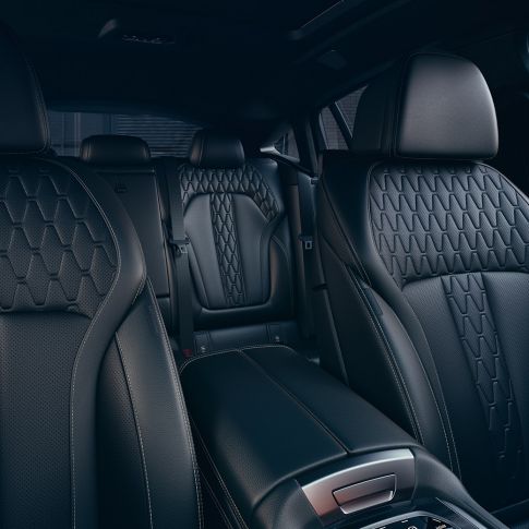 BMW X6 istmekatted. BMW X6 salong vaatega istmekatetele.