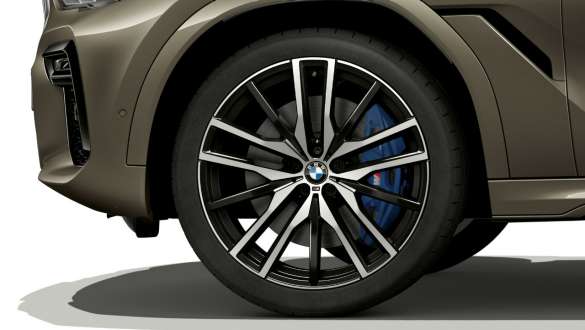 BMW X6 G06 2019, 22-tollised M-kergmetallveljed Double-spoke style 742 M Jet Black koos hübriidrehvidega BMW X6 G06 2019, 22-tollised M-kergmetallveljed Double-spoke style 742 M Jet Black koos hübriidrehvidega