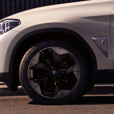 BMW iX3 G08 metallik aerodünaamilised veljed, lähivaade BMW iX3 G08 2020 Mineral White metallik, aerodünaamilised veljed, lähivaade välisilmele