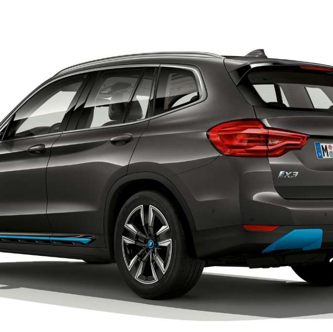 BMW iX3 G08 2020 mudel „Inspiring“, kolm neljandikku tagantvaade BMW iX3 G08 2020 mudel „Inspiring“ Sophisto Grey Brilliant Effect, kolm neljandikku tagantvaade