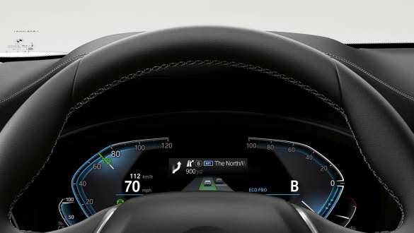 BMW iX3 G08 roolimise ja sõiduraja hoidmise assistent BMW iX3 G08 2020 salong, armatuurlaud, laiendatud funktsioonidega roolimise ja sõiduraja hoidmise assistent
