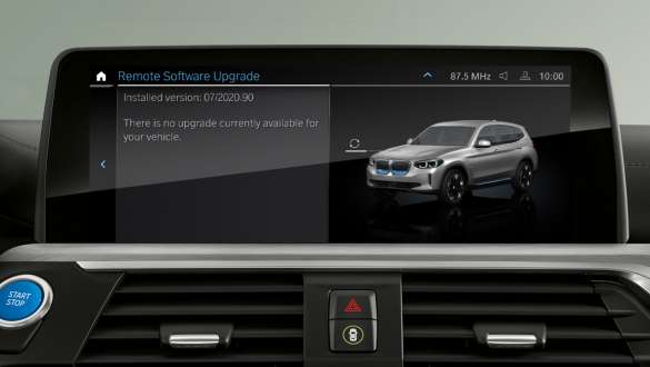 BMW iX3 G08 tarkvara kauguuendus BMW iX3 G08 2020 salong, keskpaneeli ekraan, tarkvara kauguuendus