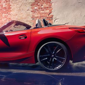 BMW Z4 Roadster külgvaates BMW Z4 Roadster külgvaates tellisseina ees