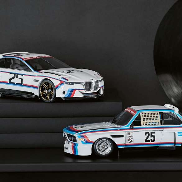 BMW miniatuurid. Pildil on kaks BMW miniatuuri.