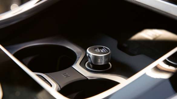 BMW kahe USB-pesaga laadimisadapter A- ja C-tüüpi ühenduse jaoks BMW tarvikud kevadeks ja suveks, BMW kahe USB-pesaga laadimisadapter A- ja C-tüüpi ühenduse jaoks