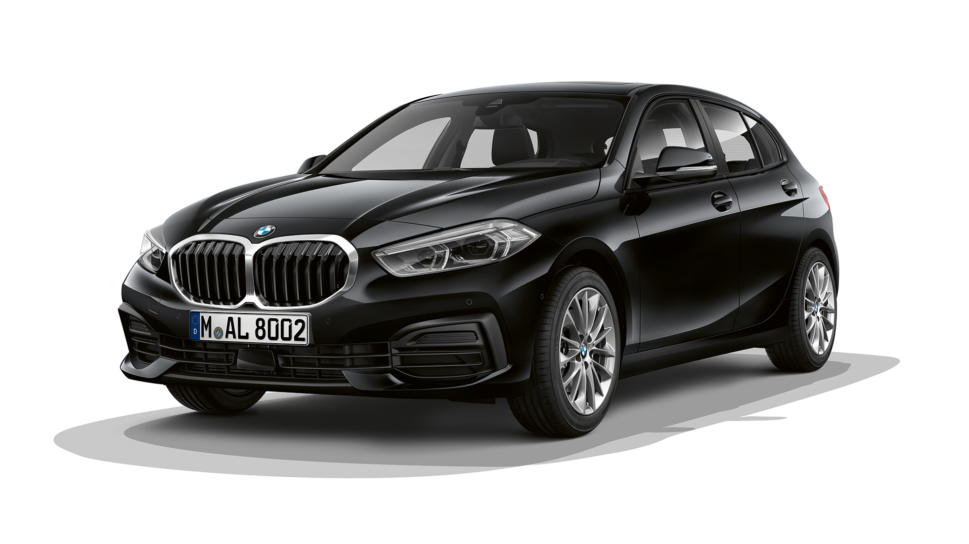 BMW 1. seeria mudel Advantage kolm neljandikku eestvaates. BMW 1. seeria mudel Advantage musta värvi, stuudiovõte, kolm neljandikku eestvaade.