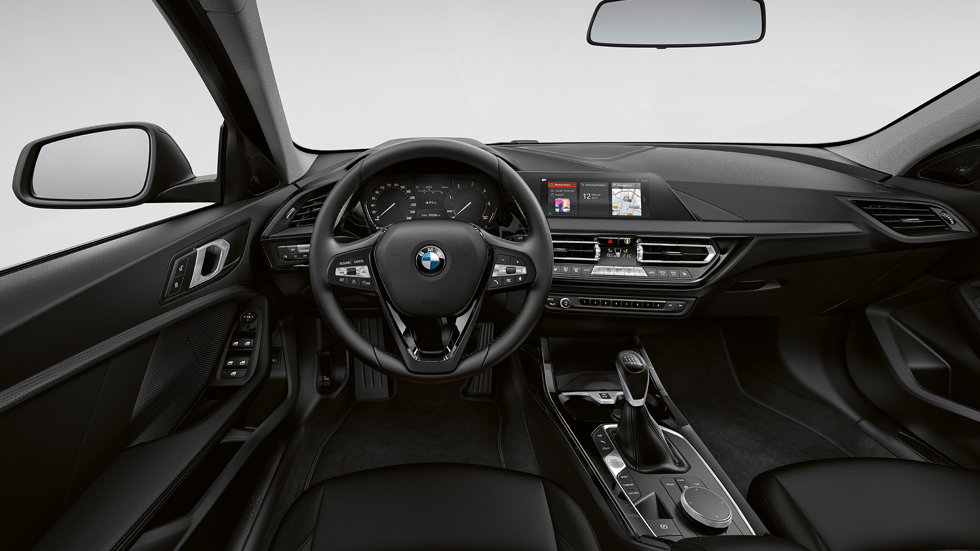 Nahkkattega rool BMW 1. seeria mudeli Advantage juhikoht nahkkattega rooliga.