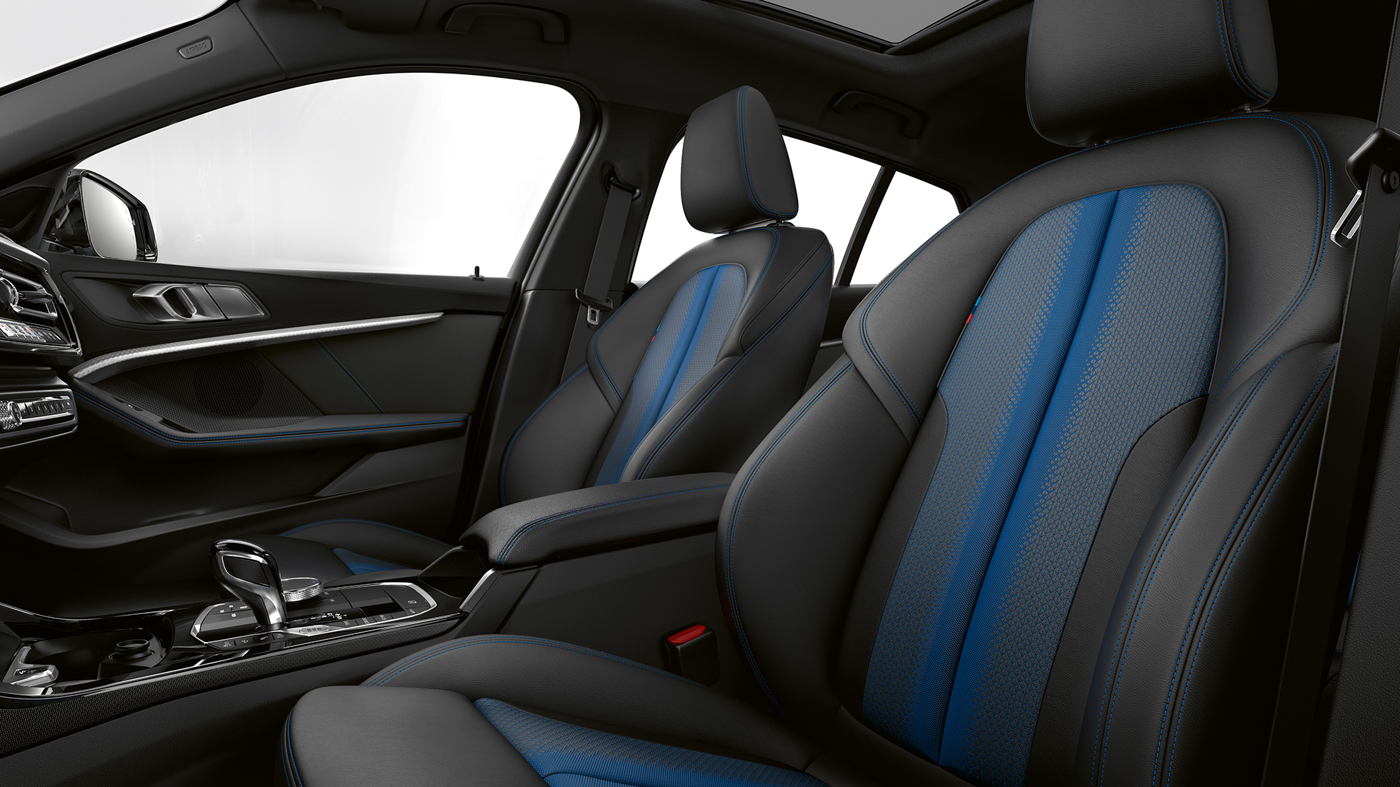 M-sportistmed. BMW 1. seeria mudel M Sport, salong koos M Sport istmetega.