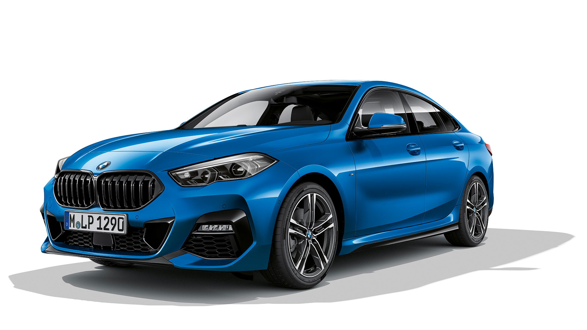 M-kergmetallveljed BMW 2. seeria Gran Coupé M Sport mudelil M-kergmetallveljed BMW 2. seeria Gran Coupé M Sport mudelil toonis Misano Blue metallik, F44kolm neljandikku eestvaade