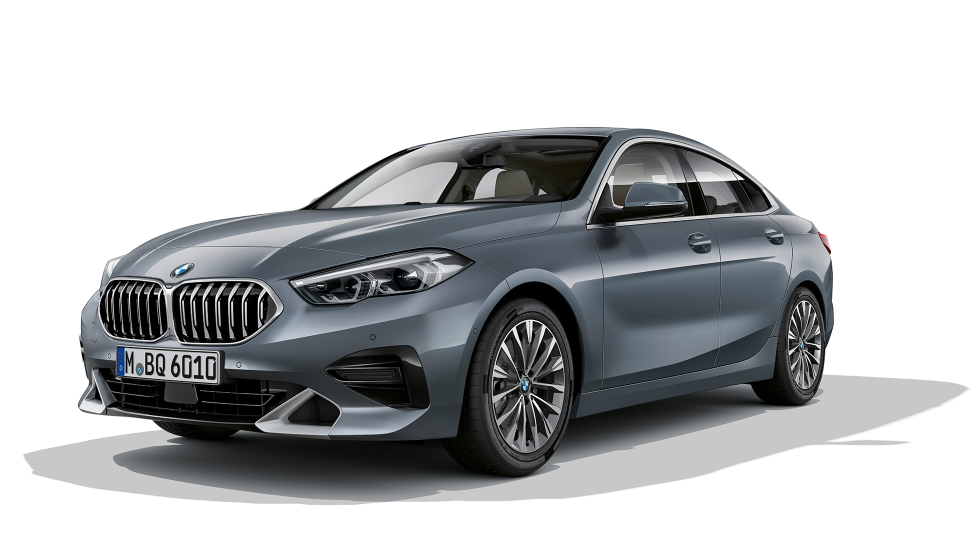 BMW neerukujuline iluvõre, BMW 2. seeria Gran Coupé mudel Luxury Line BMW neerukujuline iluvõre, BMW 2.seeria Gran Coupé mudel Luxury Line toonis Storm Bay metallik, F44 kolm neljandikku eestvaade