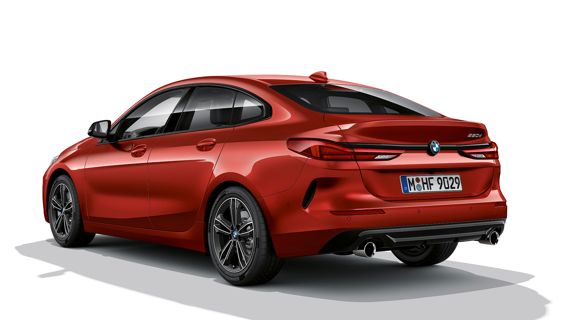 BMW Individual kõrgläikega Shadow Line BMW 2. seeria Gran Coupé mudel Sport Line BMW Individual kõrgläikega Shadow Line, BMW 2. seeria Gran Coupé mudel Sport Line toonis Melbourne Red, F44kolm neljandikku tagantvaade