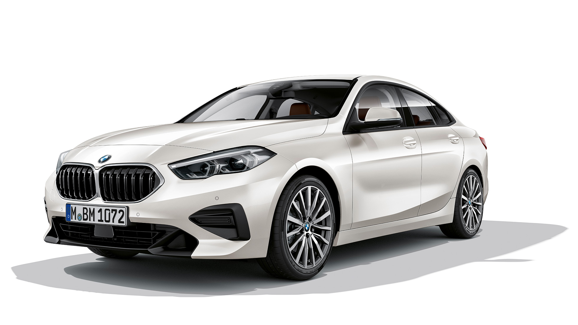 BMW neerukujuline iluvõre, BMW 2. seeria Gran Coupé mudel Advantage BMW neerukujuline iluvõre, BMW 2. seeria Gran Coupé mudel Advantage toonis Mineral White, F44 kolm neljandikku eestvaade
