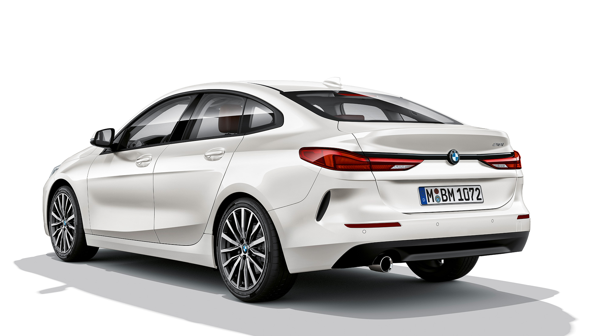 M-kergmetallveljed, BMW 2. seeria Gran Coupé mudel Advantage Kergmetallveljed, BMW 2. seeria Gran Coupé mudel Advantage toonis Mineral White, F44 kolm neljandikku tagantvaade
