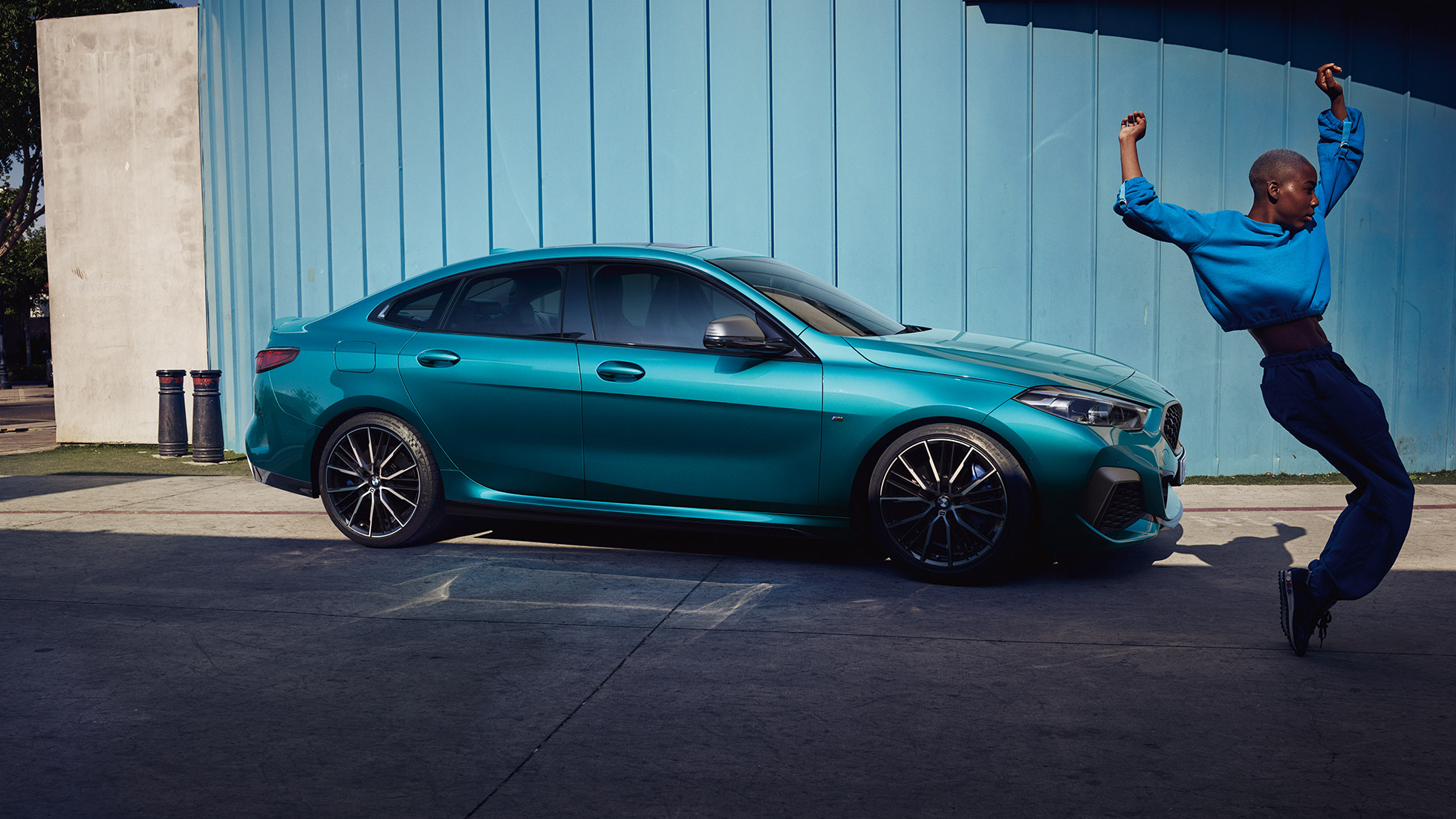 BMW 2. seeria Gran Coupé atraktiivne kupeesiluett Atraktiivne kupeesiluett, BMW 2. seeria Gran Coupé Snapper Rocks Blue metallik F44 külgvaade