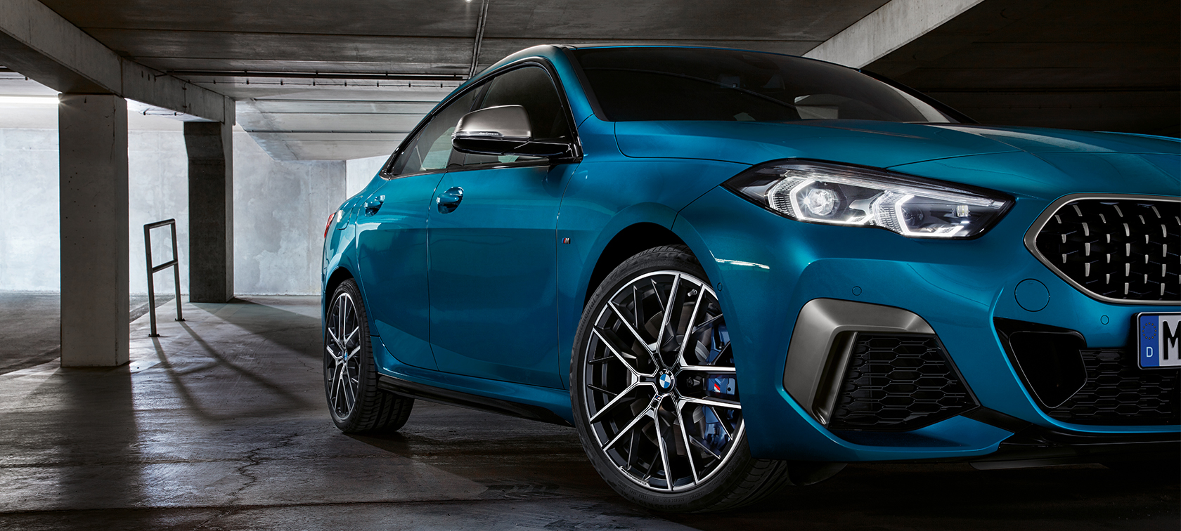 BMW 2. seeria Gran Coupé kolm neljandikku eestvaade BMW 2. seeria Gran Coupé Snapper Rocks Blue metallik F44 kolm neljandikku eestvaade