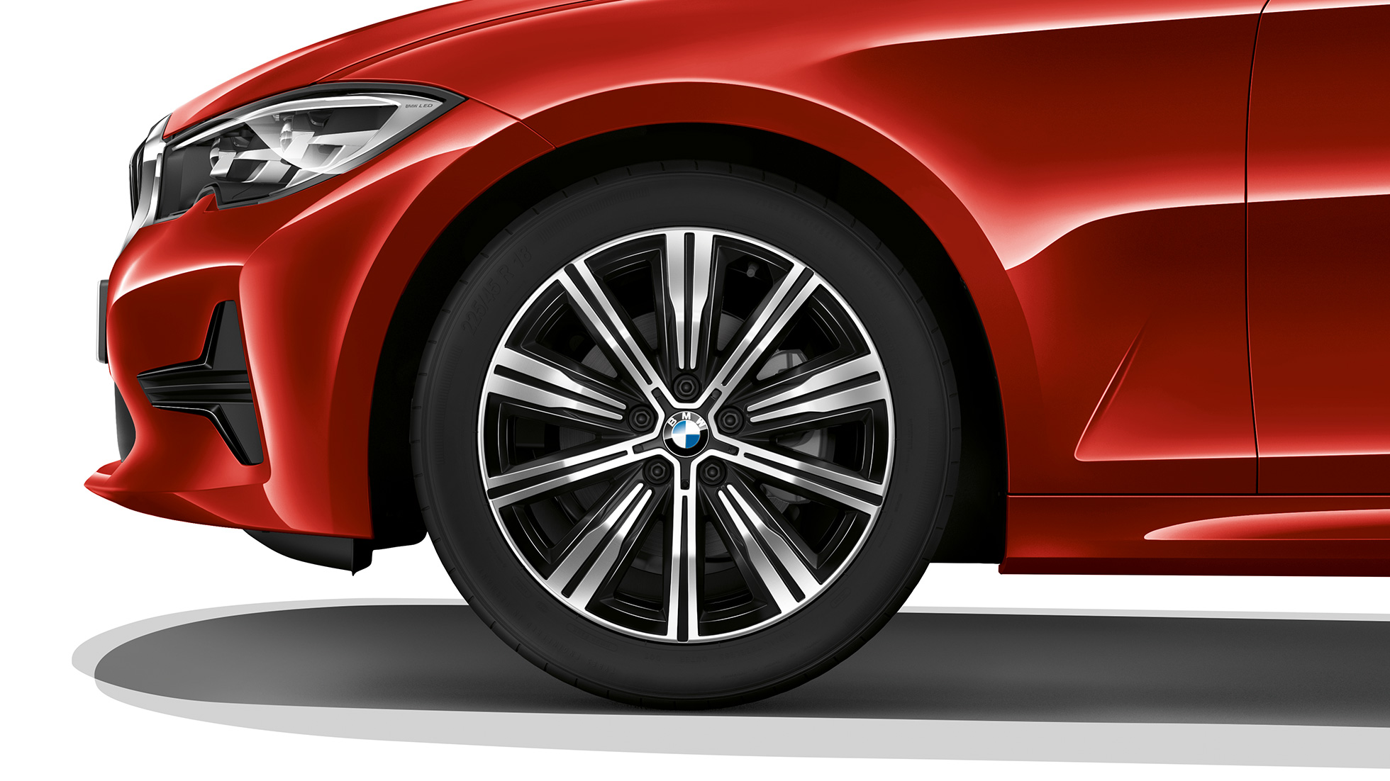 BMW 3. seeria Sedan, mudeli Advantage kergmetallveljed. BMW 3. seeria Sedani mudeli Advantage kergmetallvelgede lähivaade.