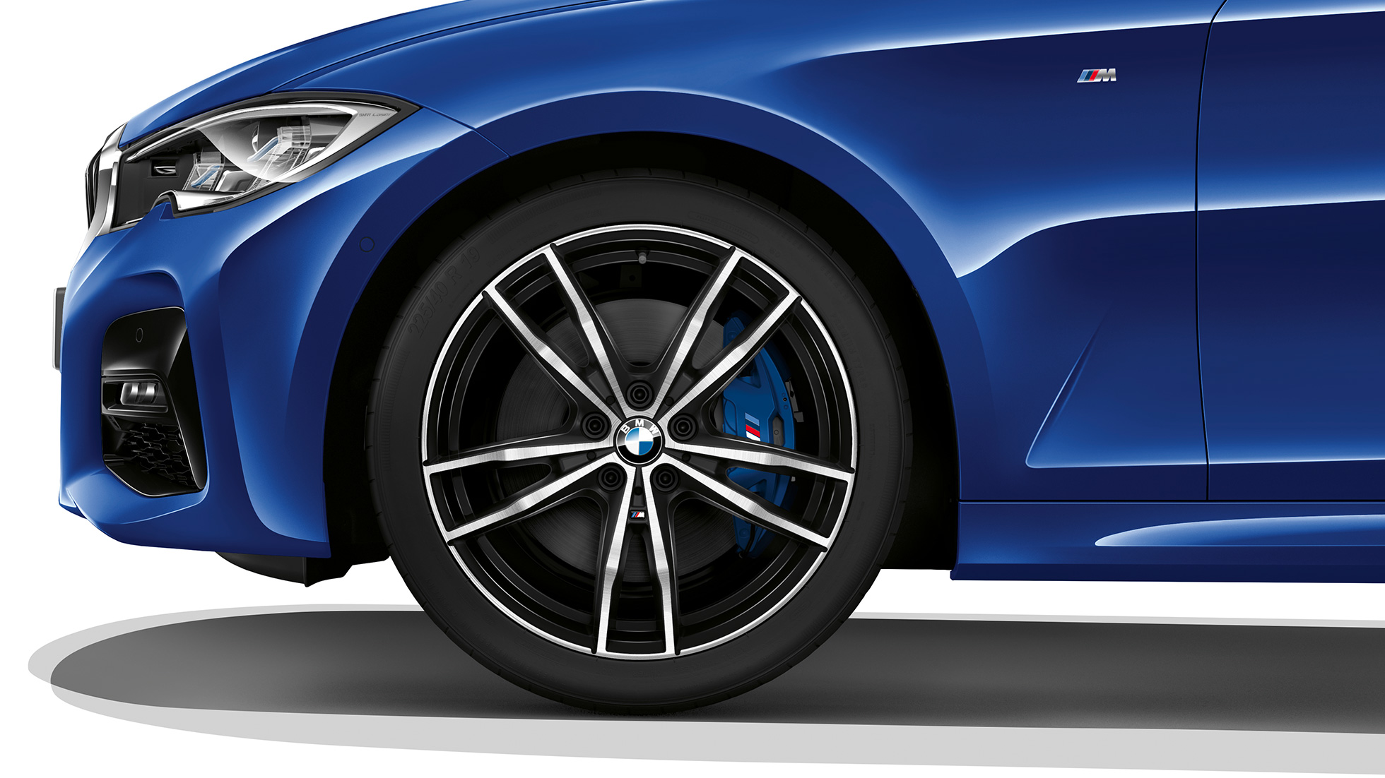 BMW 3. seeria Sedan, mudeli M Sport kergmetallvelg. BMW 3. seeria Sedan mudeli M Sport kergmetallvelgede lähivaade.