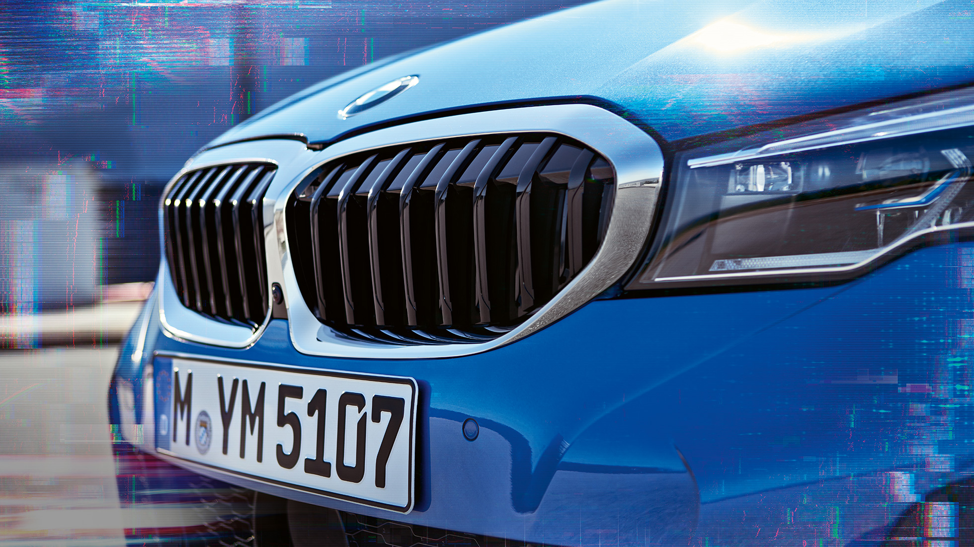 BMW 3. seeria Sedan, kahepoolne neerukujuline iluvõre. BMW 3. seeria Sedani lähivaade küljelt ja kahepoolne neerukujuline iluvõre.