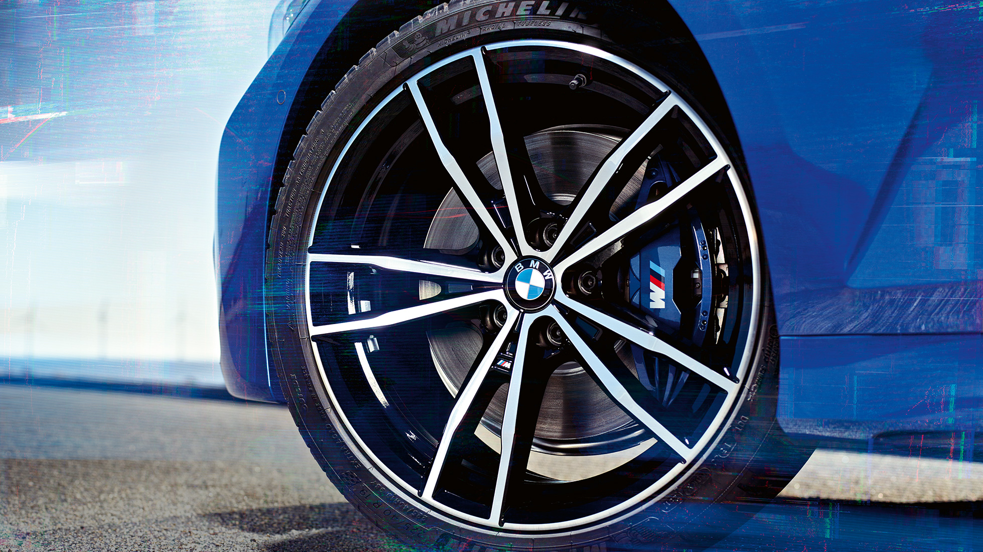 BMW 3. seeria Sedan, kergmetallveljed 791 M. BMW 3. seeria Sedani 19-tolliste 791 M Jet Black kergmetallvelgede lähivaade.