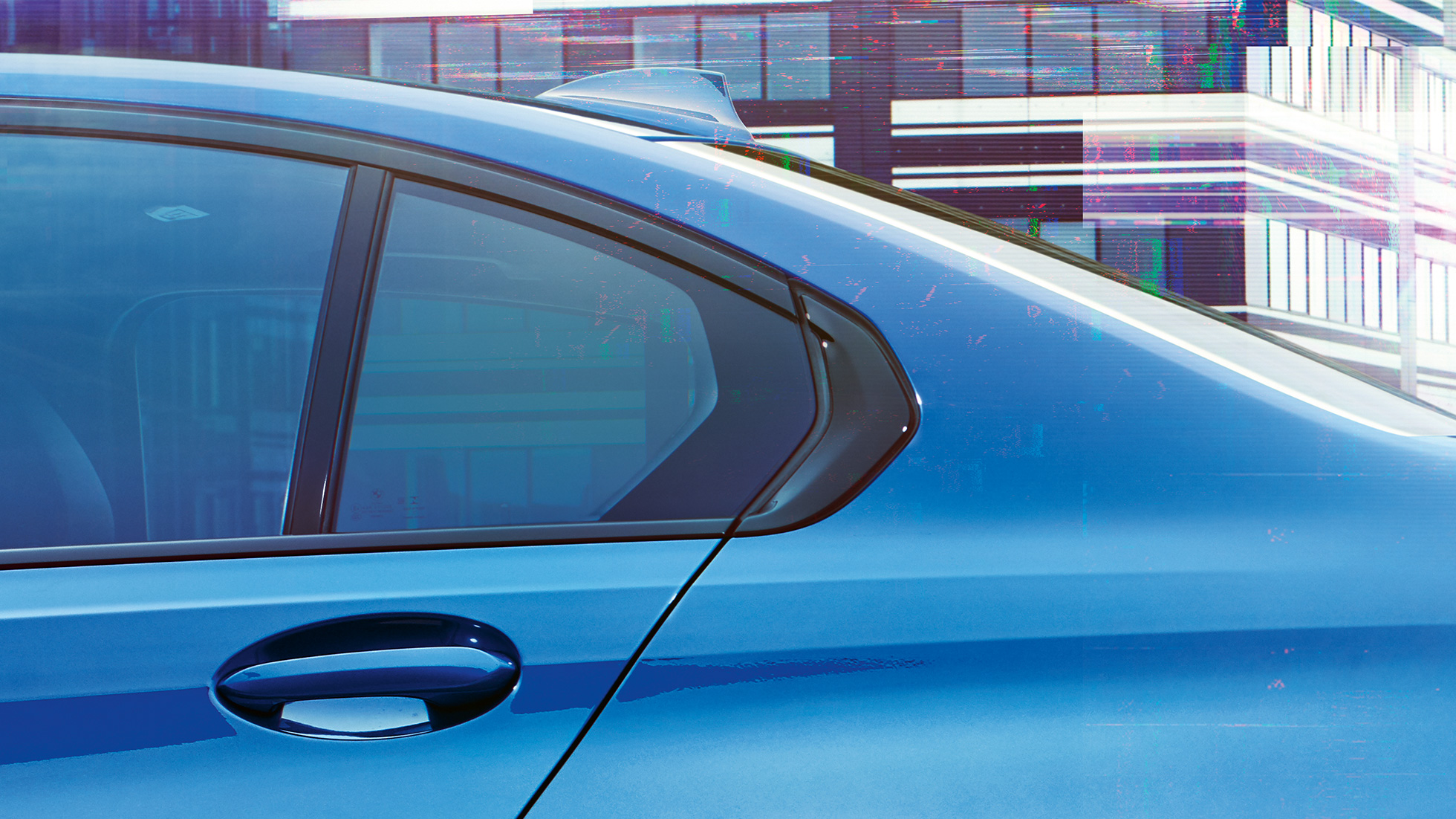BMW 3. seeria Sedan, Hofmeisteri kaar. Hofmeisteri kaarega tagaakna külgvaade lähedalt.