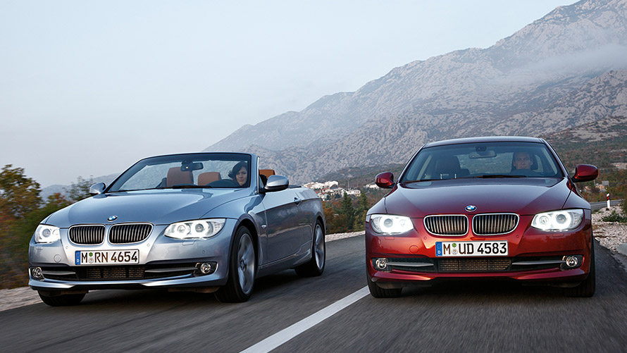 BMW 3. seeria Sedan E90, BMW 3. seeria Cabrio E93, viies põlvkond, eestvaade tänaval BMW 3. seeria mudelid, BMW 3. seeria Sedan E90, BMW 3. seeria Cabrio E93, viies põlvkond, eestvaade tänaval