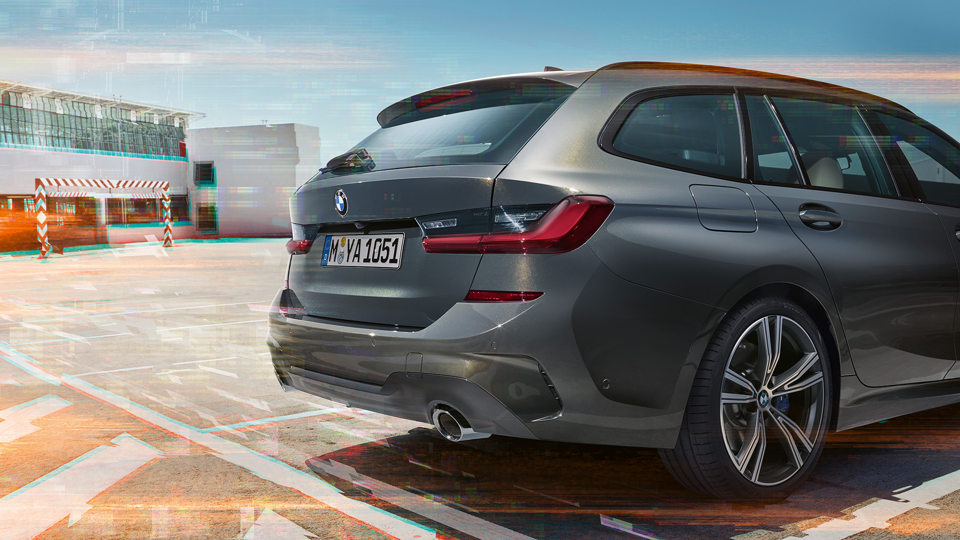 BMW 3. seeria Touring, kolm neljandikku tagantvaade parklas BMW 3. seeria Touring, kolm neljandikku tagantvaade linnaparklas