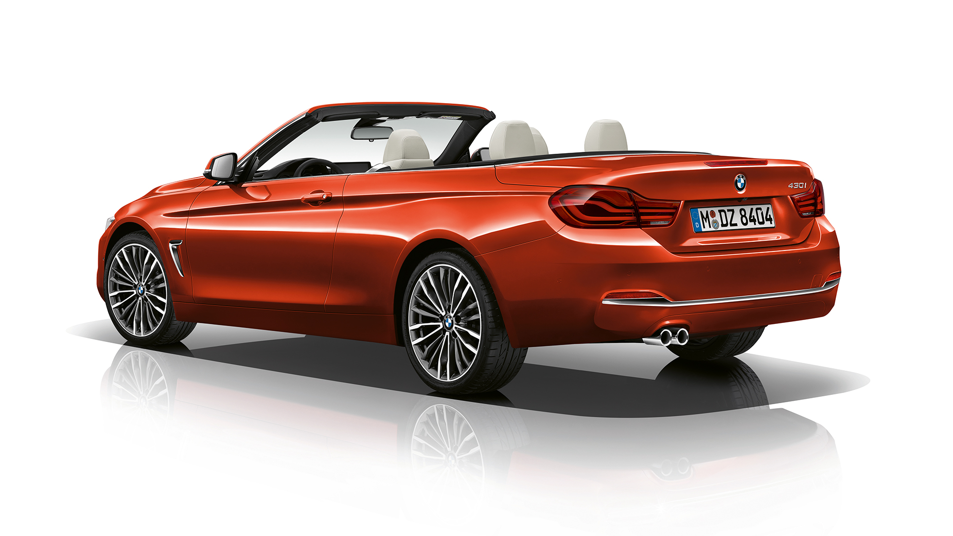 BMW 4. seeria Cabrio, mudeli Luxury Line kolm neljandikku tagantvaade BMW 4. seeria Cabrio, mudeli Luxury Line kolm neljandikku tagantvaade