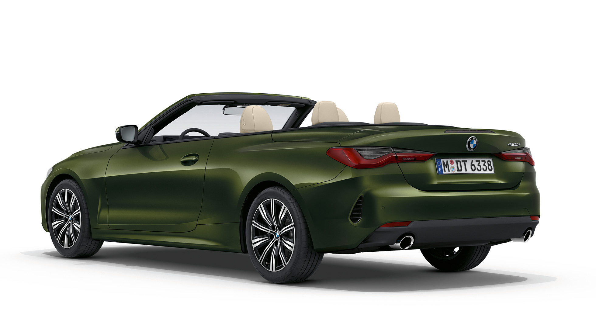 Tagaosa, BMW 4. seeria Cabrio põhimudel G23 2020 BMW 4. seeria Cabrio G23 2020 baasmudel toonis Bluestone metallik, kolm neljandikku tagantvaade