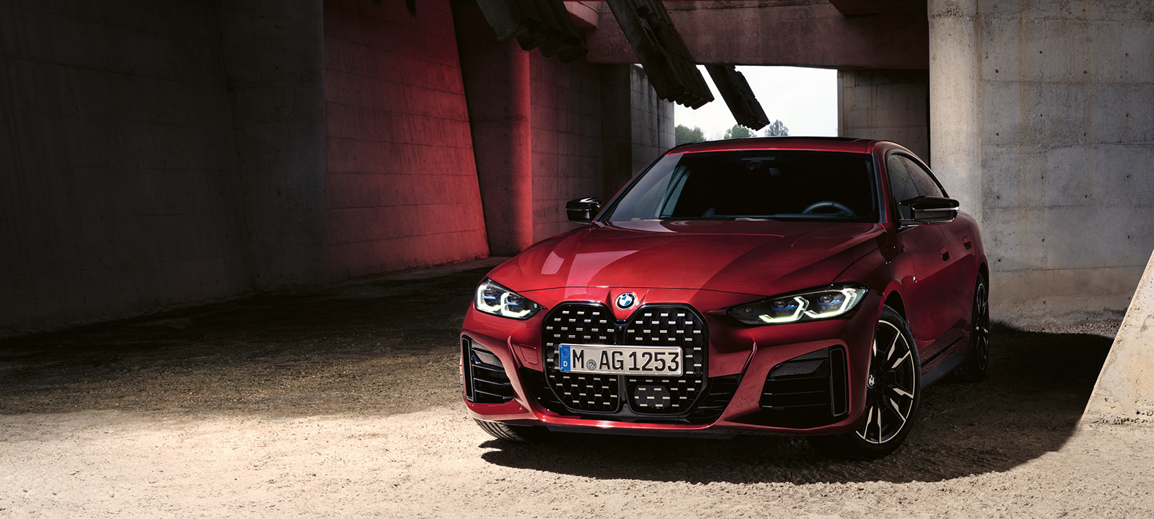 BMW 4. seeria Gran Coupé G26 BMW Individual Aventurine Red metallik, kolm neljandikku eestvaade