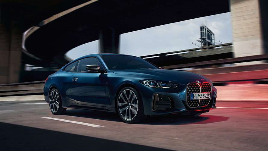 BMW 4. seeria Coupé G22, kolm neljandikku külgvaade teel BMW 4. seeria, BMW 4. seeria Coupé G22 teine põlvkond, kolm neljandikku külgvaade teel