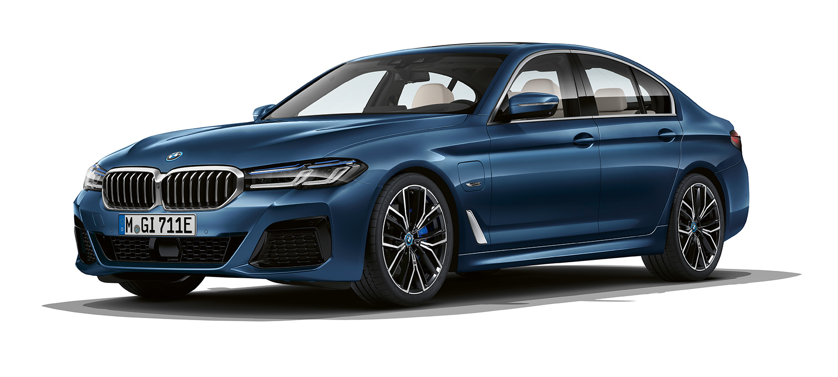 BMW 5. seeria Sedaan G30 seistes BMW 5. seeria Sedaan G30 Facelift 2020, kolm neljandikku eestvaade seistes