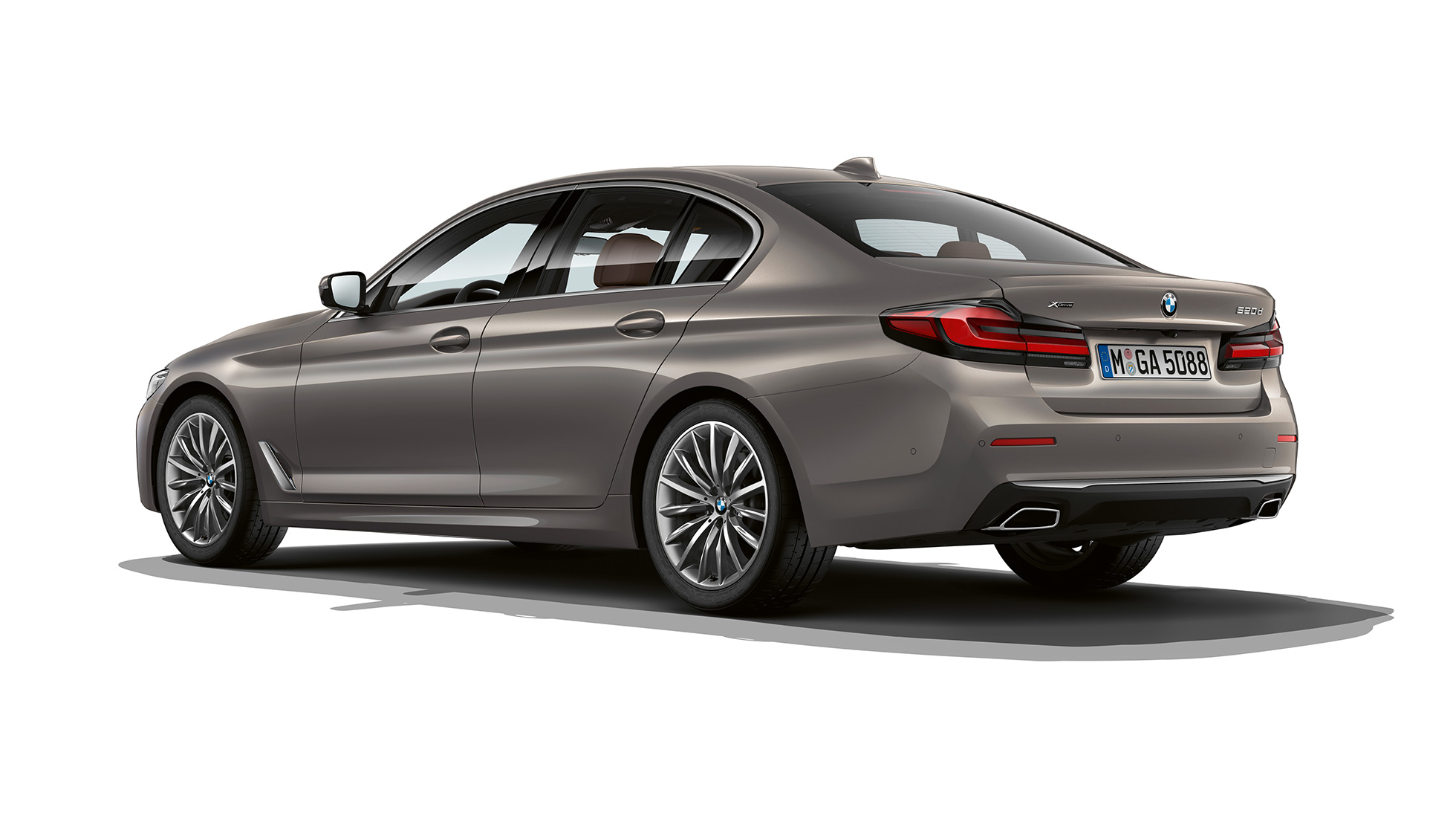 BMW 5. seeria Sedaan G30 Luxury Line, tagant BMW 5. seeria Sedaan 520d xDrive G30 2020 Luxury Line, Bernina Grey, kolm neljandikku tagantvaade