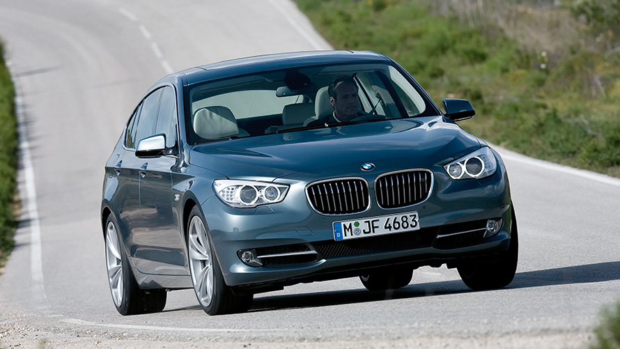BMW 5. seeria Gran Turismo (F07), kolm neljandikku eestvaade sõites BMW 5. seeria Gran Turismo (F07), kolm neljandikku eestvaade sõites
