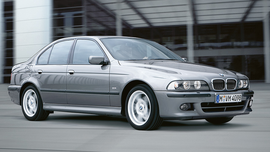 BMW 5. seeria Sedaan (E39), kolm neljandikku külgvaade seistes BMW 5. seeria Sedaan (E39), kolm neljandikku külgvaade seistes