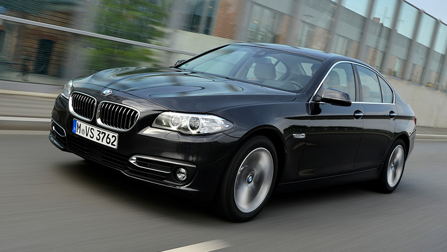 BMW 518d Sedaan (F10 LCI), kolm neljandikku külgvaade sõites BMW 518d Sedaan (F10 LCI), kolm neljandikku külgvaade sõites