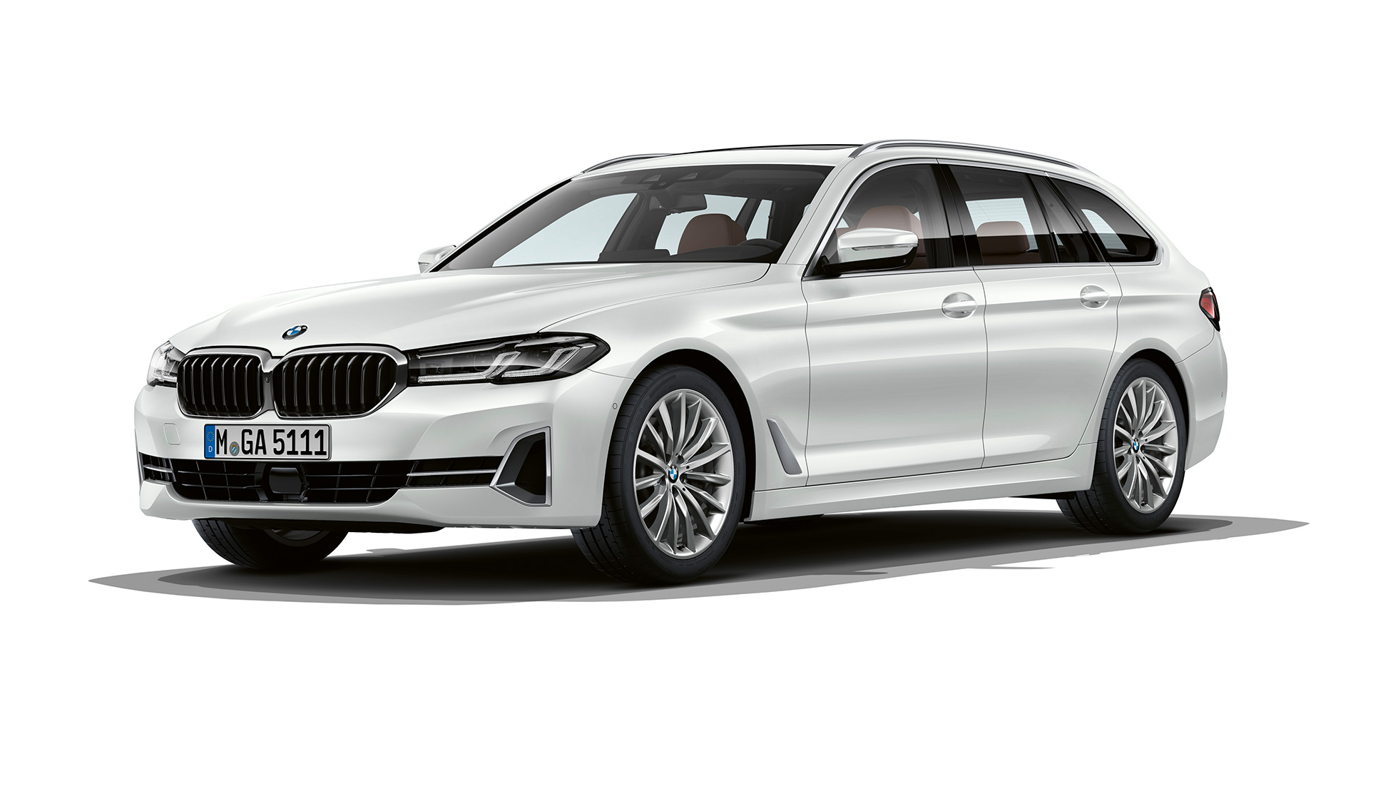 BMW 5. seeria Touring G31 Luxury Line, eestvaade BMW 5. seeria Touring 530i G31 2020 Luxury Line, Mineral White, kolm neljandikku eestvaate