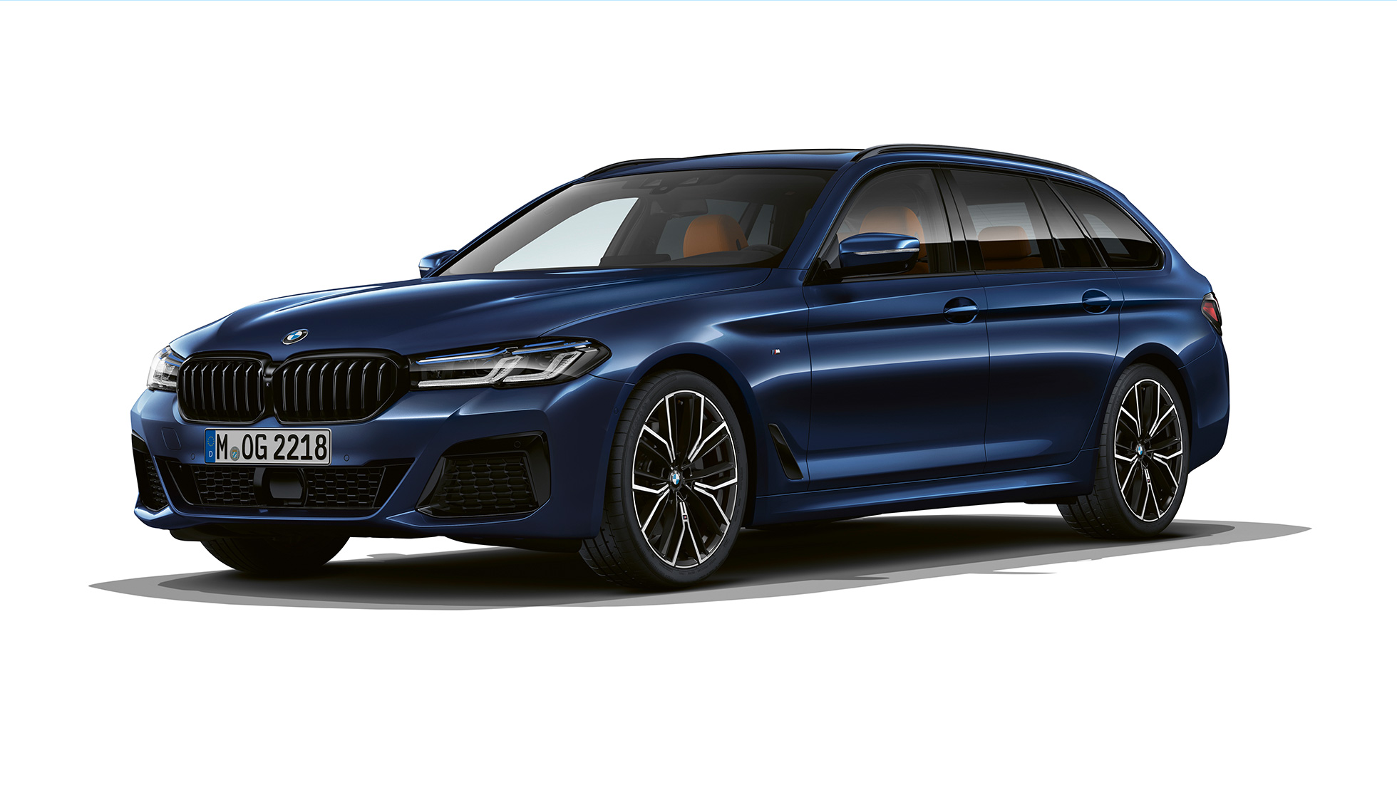 BMW 5. seeria Touring G31, M-sportpakett, eestvaade BMW 5. seeria Touring 530e G31 2020 M-sportpakett, Tanzanite Blue II metallik, kolm neljandikku eestvaade