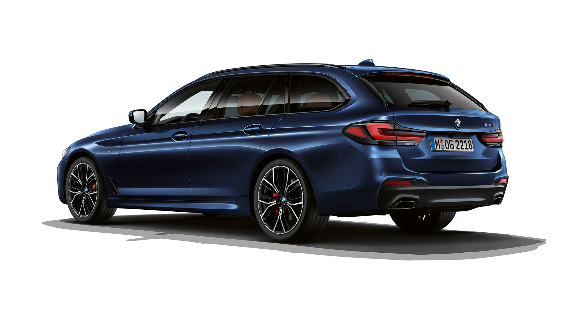 BMW 5. seeria Touring G31, M-sportpakett, tagantvaade BMW 5. seeria Touring 530e G31 2020 M-sportpakett, Tanzanite Blue II metallik, kolm neljandikku tagantvaade