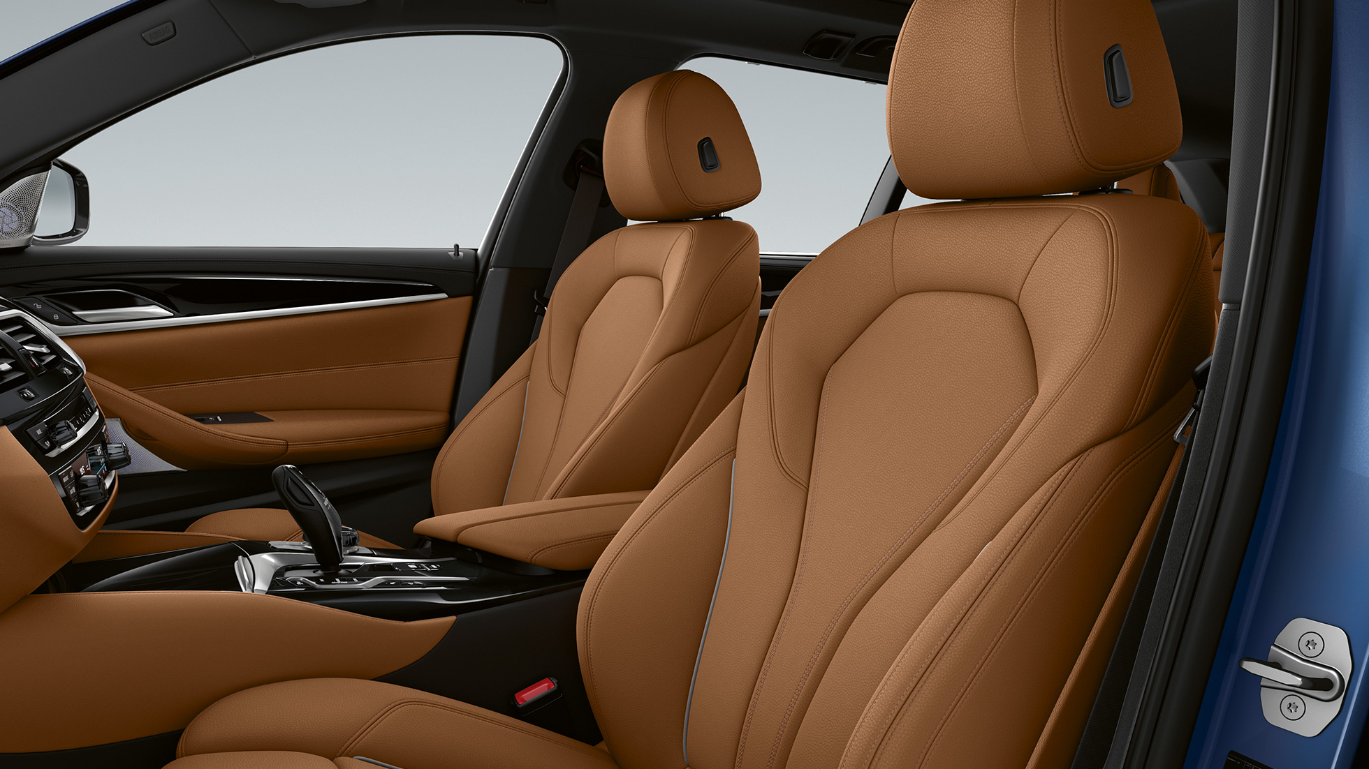 BMW 5. seeria Touring G31 M-sportpakett, istmekatted BMW 5. seeria Touring 530e G31 2020, M-sportpakett, salong, nahksisu „Dakota“ Cognac eksklusiivõmblused kontrastääristega
