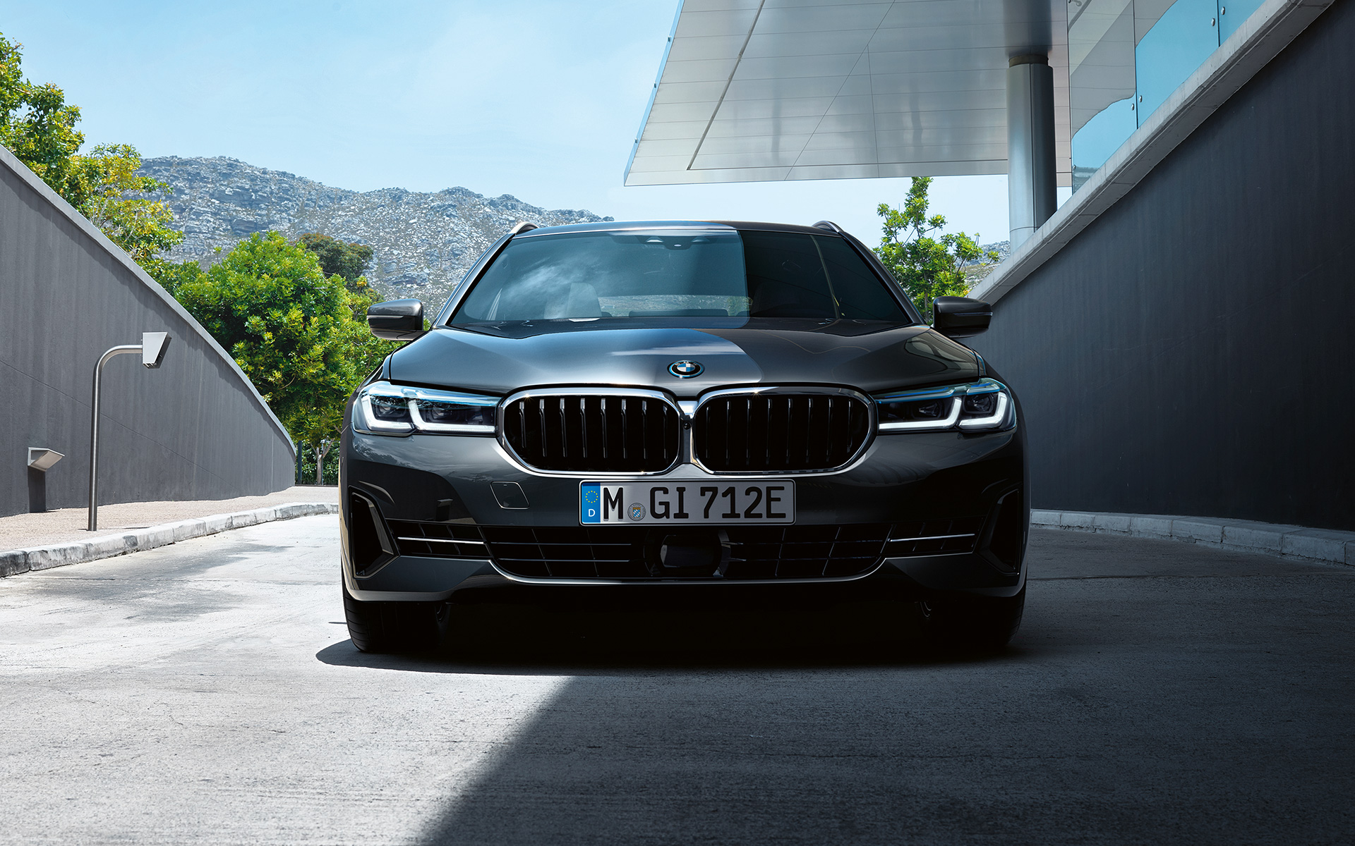 BMW neerukujuline iluvõre ja esispoiler, BMW 5. seeria Touring G31 LCI BMW neerukujuline iluvõre ja esispoiler, BMW 5. seeria Touring G31 LCI