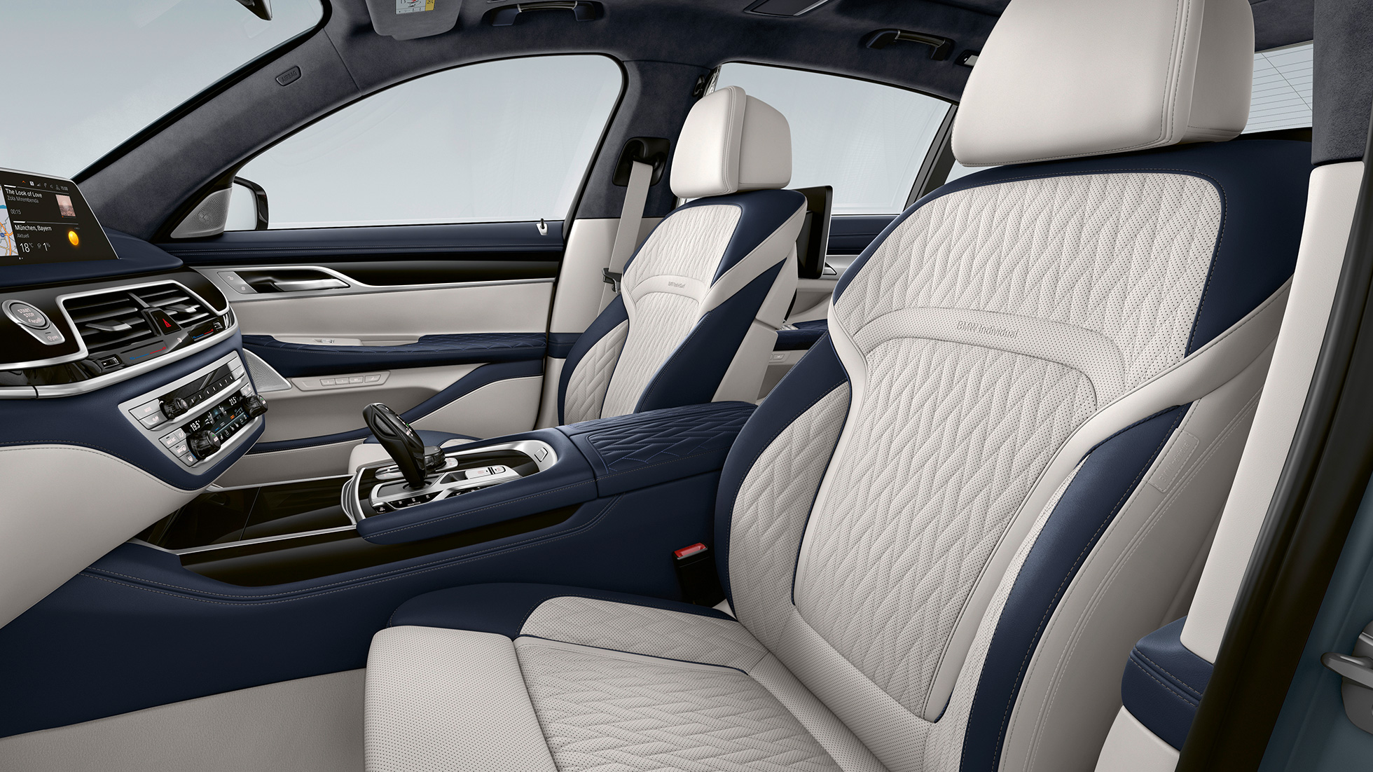 BMW 7. seeria sedaan, M-sportpakett, nahkpolster BMW 7. seeria sedaan, M-sportpakett, BMW Individual täismeriinonahast suitsuvalge / öösinise Dakota Black nahkpolstriga