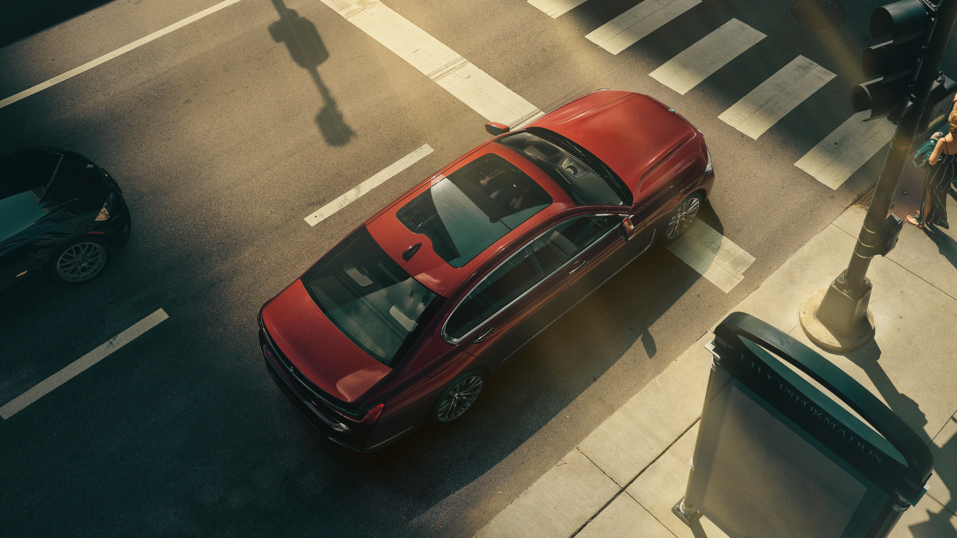 BMW Individuali 7. seeria Sedan: ülaltvaates BMW Individuali 7. seeria Sedan: punane sõiduk ülaltvaates