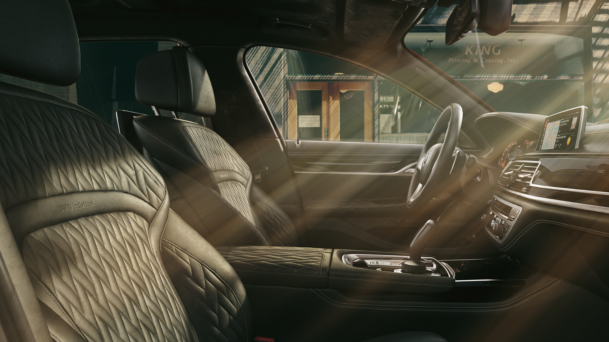 BMW Individuali 7. seeria Sedaan, kvaliteetsete materjalidega salong BMW Individuali 7. seeria Sedaan, kvaliteetsete materjalidega musta värvi salong
