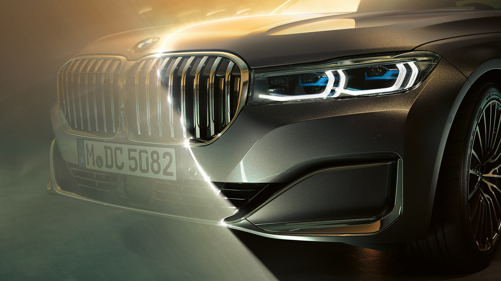 BMW 7. seeria Sedani neerukujuline iluvõre ja lasertuled BMW 7. seeria Sedaan: lähivaade esiosa neerukujulise iluvõre ja lasertuledega