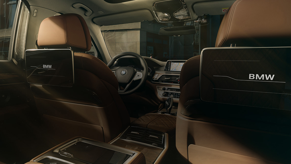 Meelelahutus BMW 7. seeria Sedani tagaistmel BMW 7. seeria Sedaan: vaade tagaistme puutetundlike HD-ekraanidega meelelahutusele