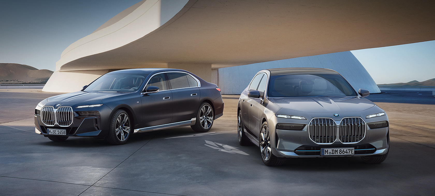 BMW 7. seeria Sedaan (G70), BMW i7 (G70), kolm neljandikku eestvaade seistes BMW 7. seeria Sedaan (G70), BMW i7 (G70), kolm neljandikku eestvaade seistes
