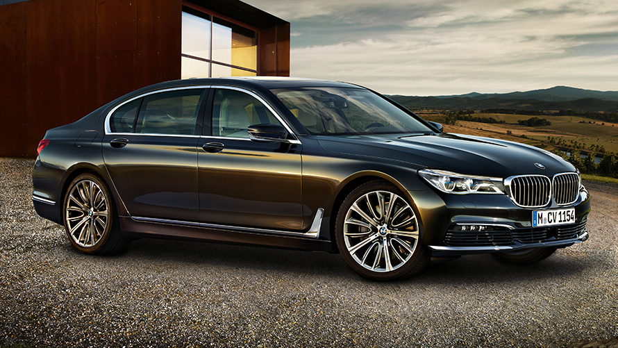 BMW 7. seeria Sedaan (G12) külgvaade seistes BMW 7. seeria Sedaan (G12) külgvaade seistes