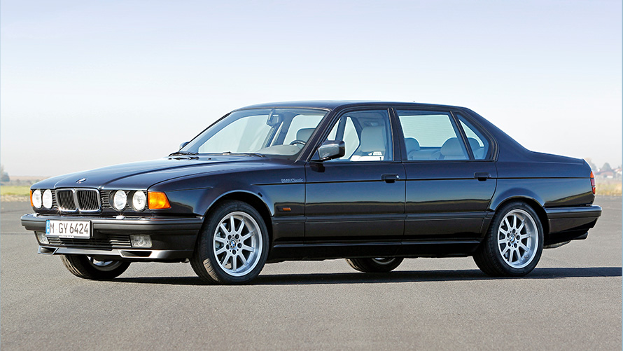 BMW 7. seeria Sedaan (E23) seitse kaheksandikku külgvaade seistes BMW 7. seeria Sedaan (E23) seitse kaheksandikku külgvaade seistes